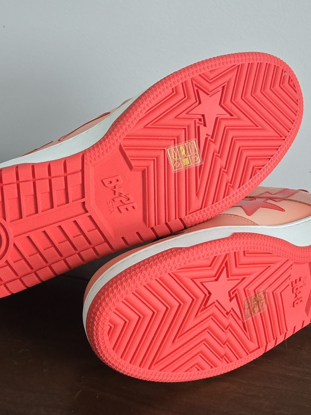 BAPE STA Low Sneakers RED GRADATION - Picture 3 of 5